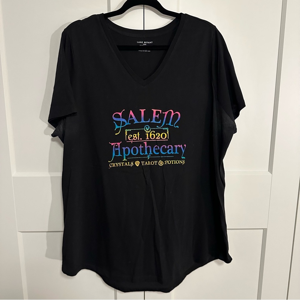 Lane Bryant Salem Apothecary Halloween Spooky Season V-Neck Tee, size 18/20